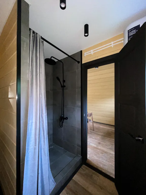 Дом A-frame с видом на реку