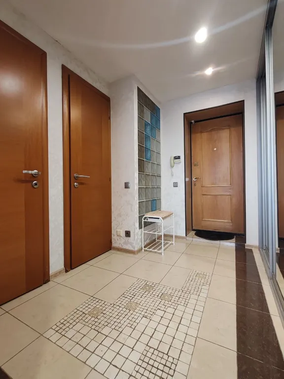 Квартира тёплая, хорошее расположение, рядом магазины