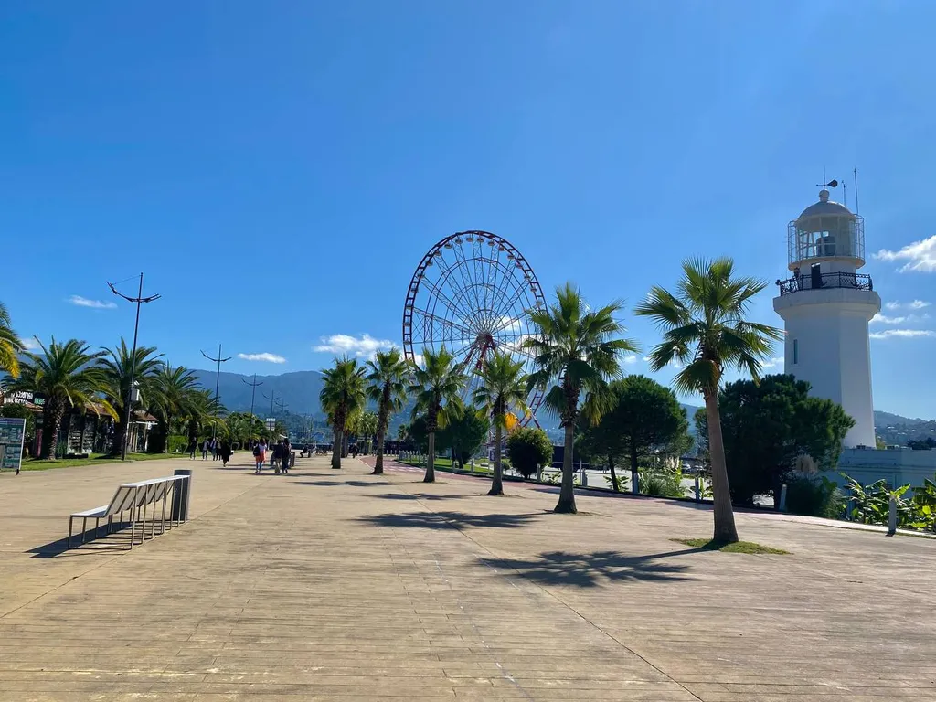 Трехкомнатная квартира на берегу моря, Porta Batumi Tower