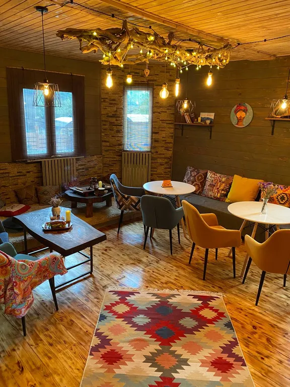 Дом Света с видом на горы в аутентичном пространстве Sunsvet