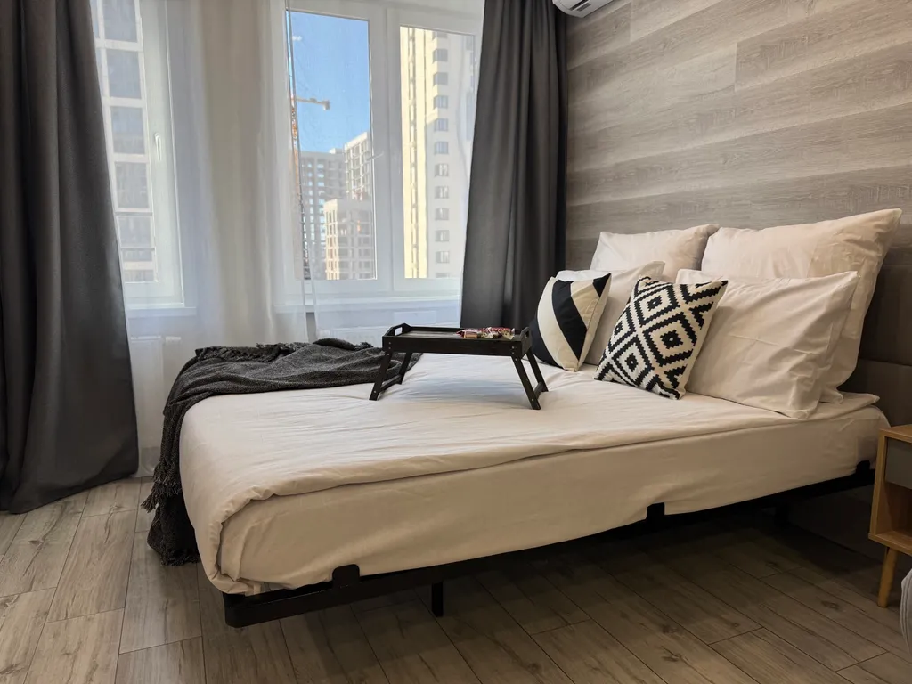 Студия с парящей кроватью