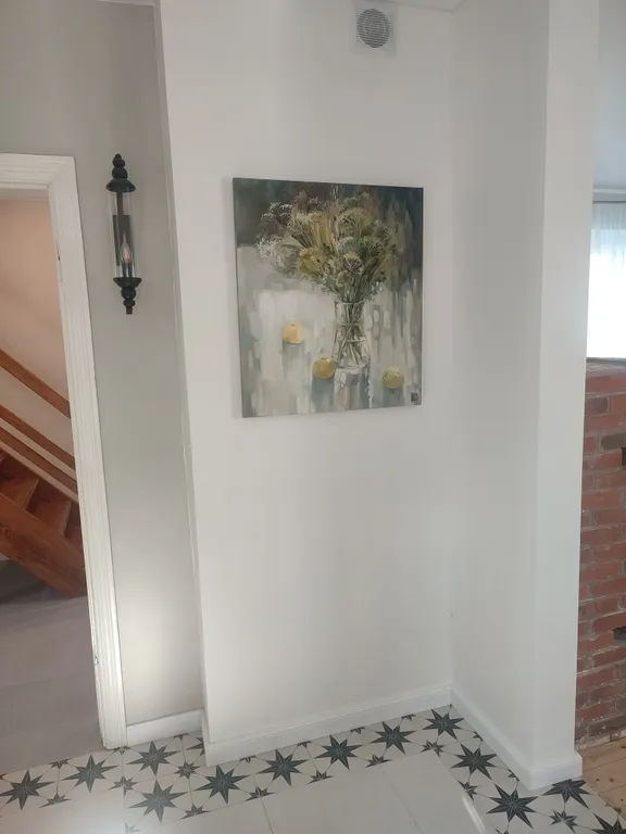 Дом с камином, красивой беседкой  большой территорией недалеко от моря