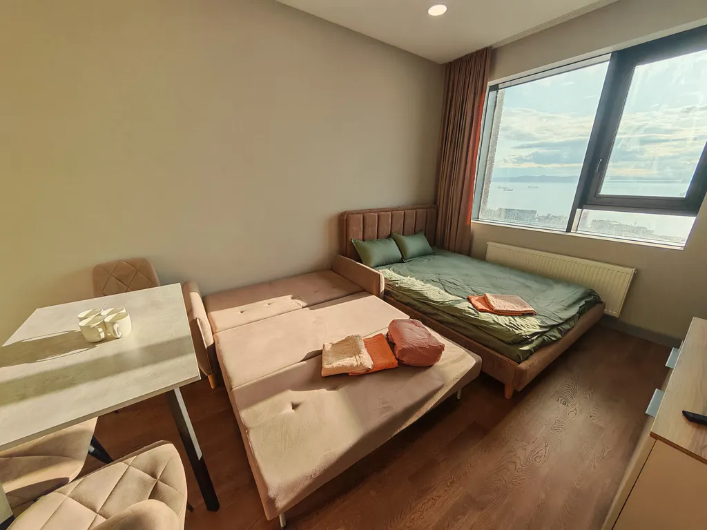 Современная студия в самом центре города с видом на море, бизнес класс