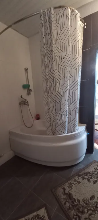 Коттедж Уютный дом рядом с морем в тенисом, фруктовом саду. — Южная Озереевка