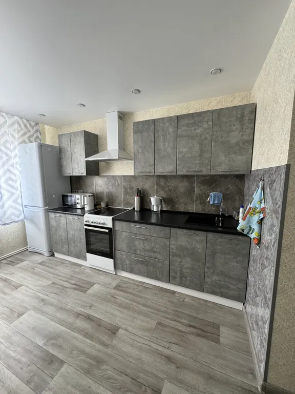 3-х комнатная квартира в центре Айхала