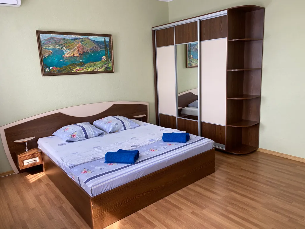 Дом с бассейном для большой компании