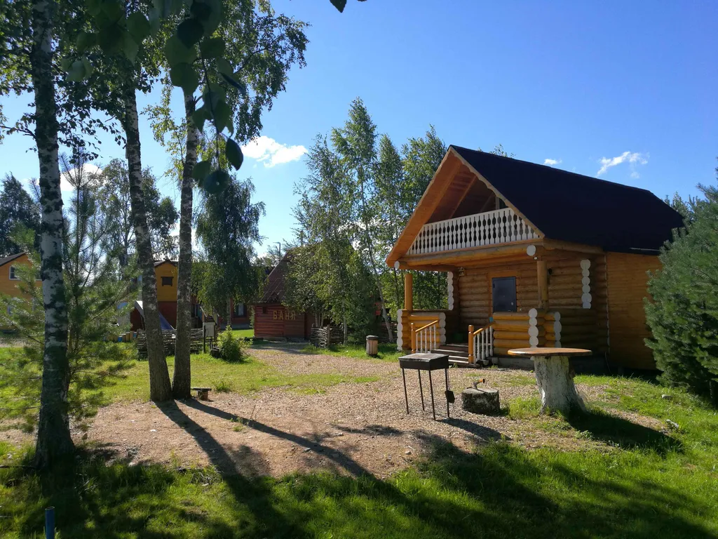 Уютный коттедж с балконом на шесть человек на берегу озера Селигер