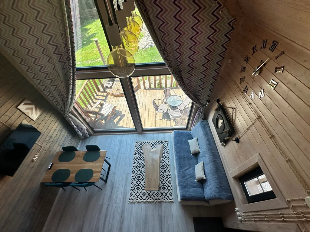 Барнхаус White