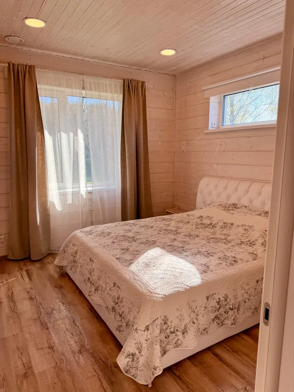 Домик с озером