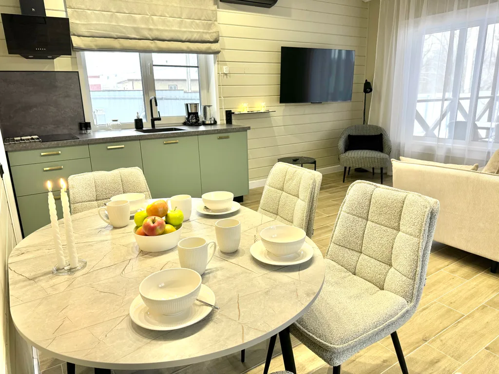 Дом рядом с озером