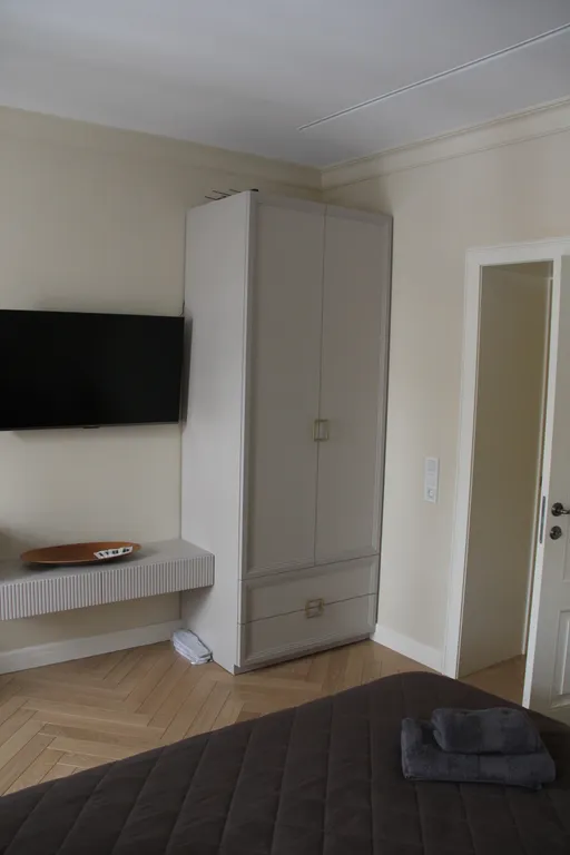 Уютная квартира с камином в центре