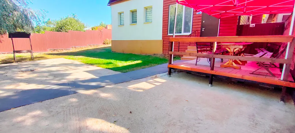 Гостевой дом на берегу озера у парка