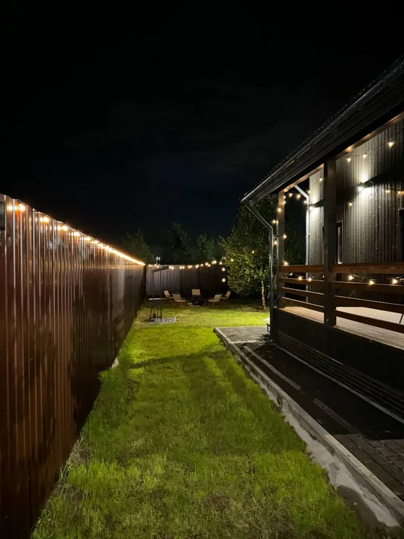 Стильный дом-шале с панорамными окнами, террасой и костровой зоной