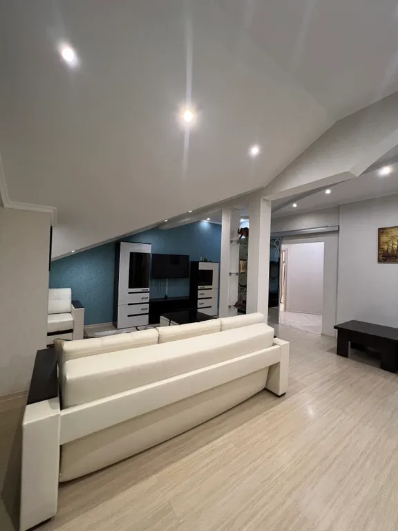 Квартира Квартира Большая 3 комнатная квартра с видом на море — Геленджик