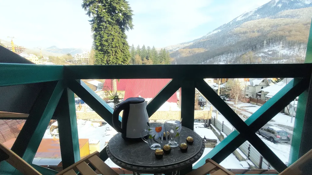 Уютная студия с балконом и красивым видом на горы