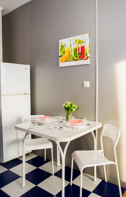 Студия с яркой кухней