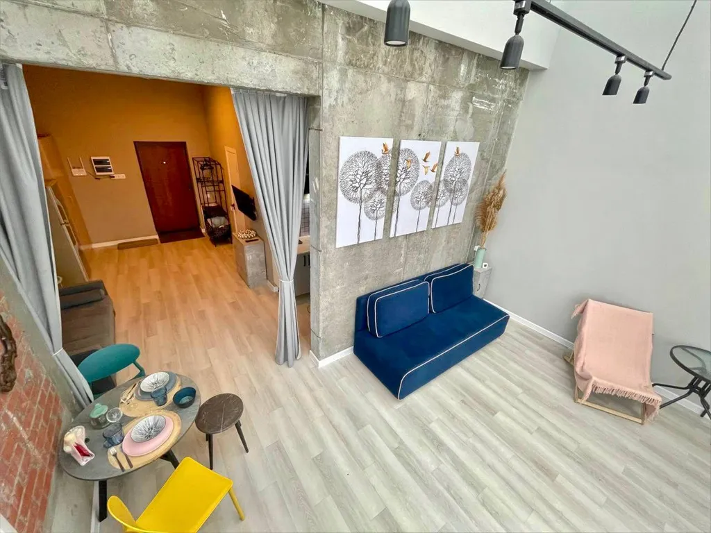 Шикарная квартира с панорамными окнами и террасой рядом с титан ареной