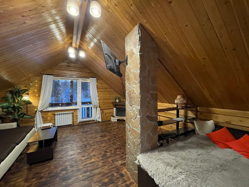 Сказочный дом в лесу