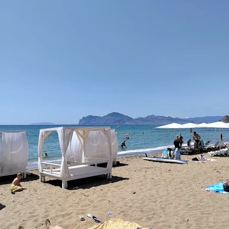 Апартаменты у моря с большой террасой, панорамным видом на море и горы