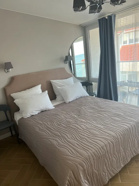 Евро-двушка на берегу моря