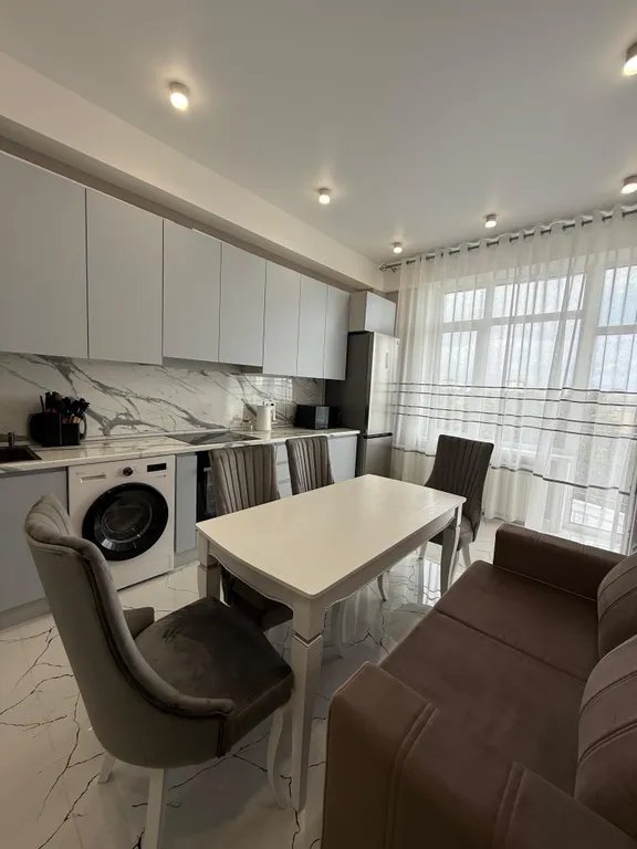 Уютная квартира в центре города рядом с фонтаном, с видом на город