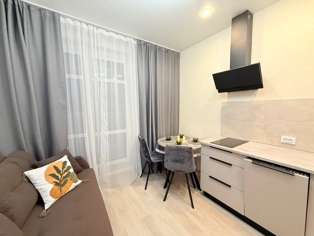 Квартира Квартира Евротрешка ЛИСТЬЯ ЖК Бизнес-класса Сердце Ярославля с Алисой — Ярославль