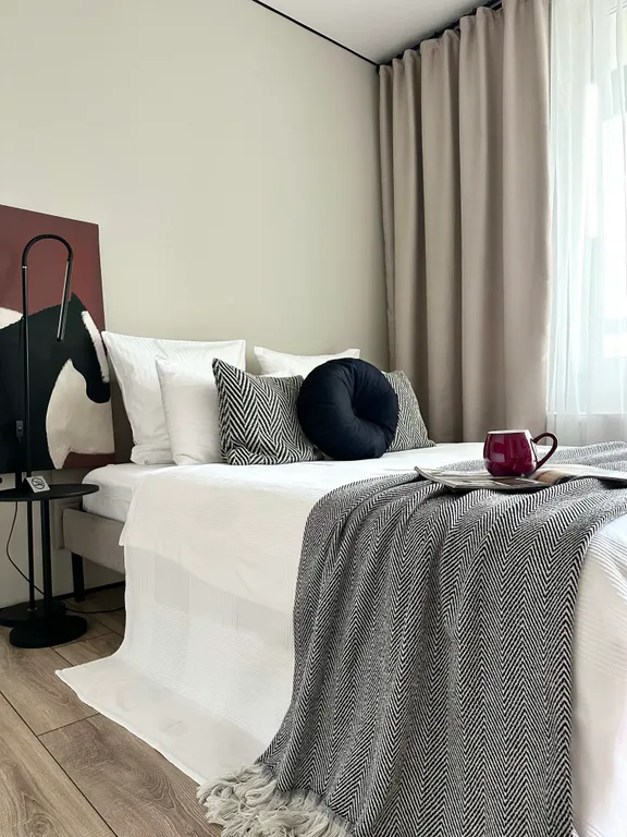 Квартира-студия с панорамным видом в окружении парков