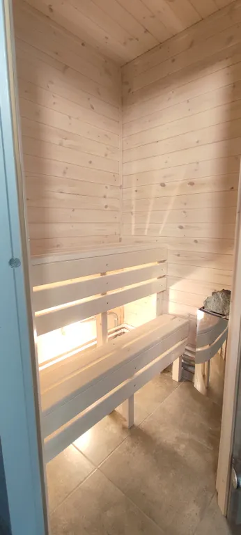 Дом на берегу реки