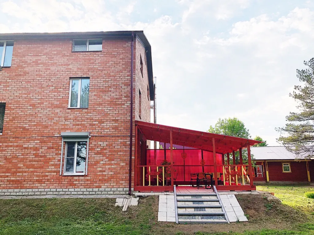 Гостевой дом для большой компании на берегу озера