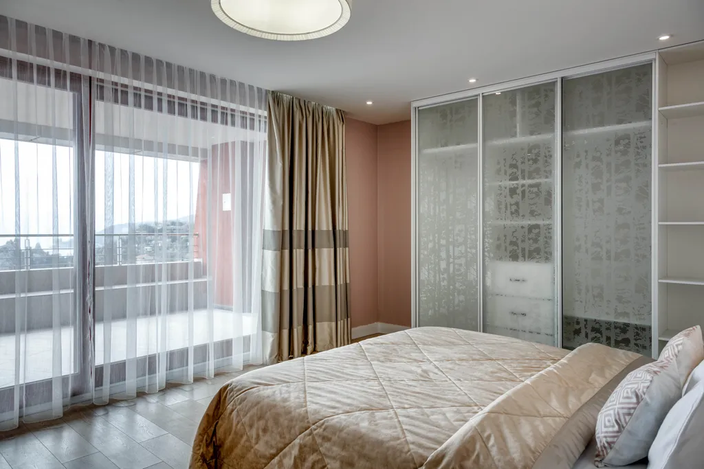 Апартамент с двумя спальнями и видом на море в современном ЖК