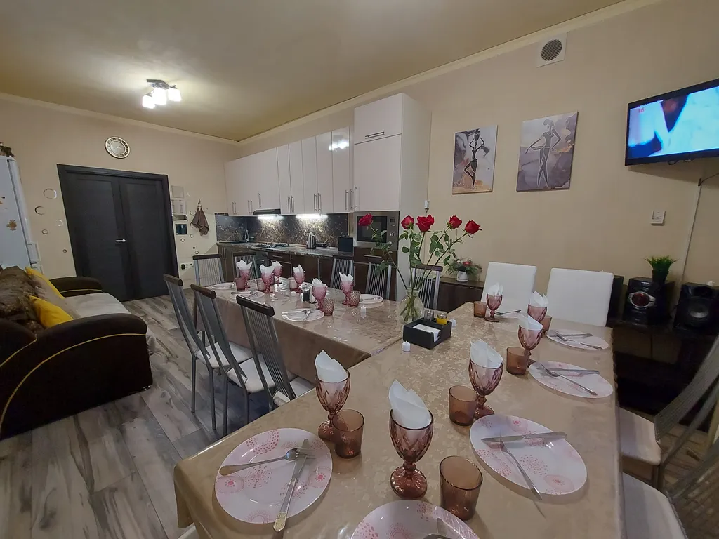 Коттедж Марианна с бильярдом, теннисом, сауной и бассейном