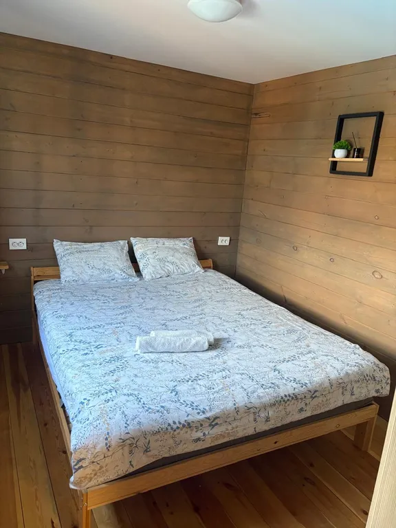 Коттедж Теплый дом с двумя спальнями — Шерегеш