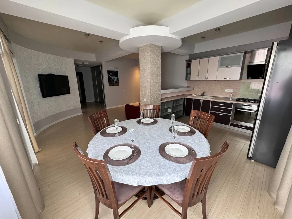 3 комнатная квартира на Светлане, морской порт, Дендрарий, набережная