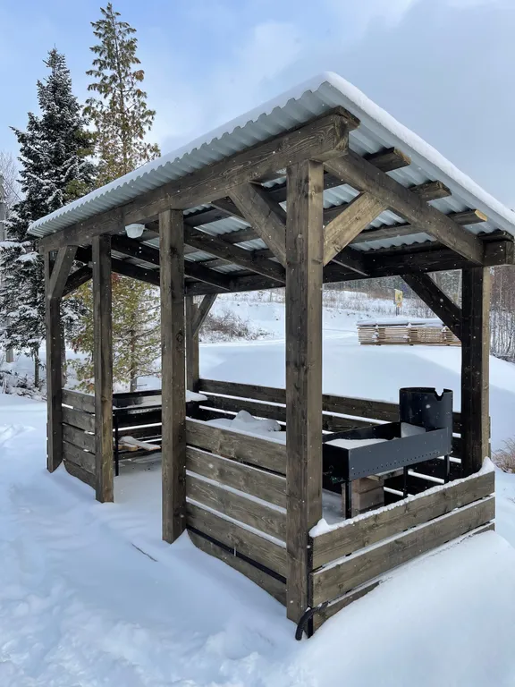 Уютный таун среди леса на 1-ой линии