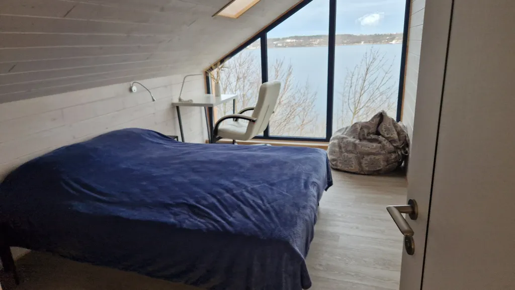 Коттедж Маврикий с сауной и видом на озеро