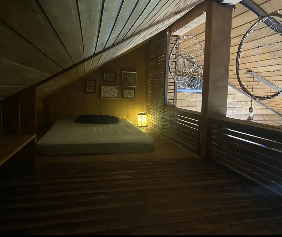 Барнхаус на горе с видом на море