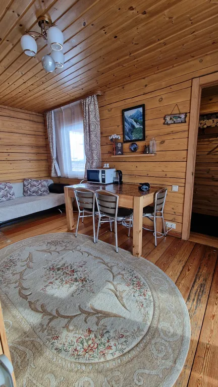 Дом на берегу озера Байкал