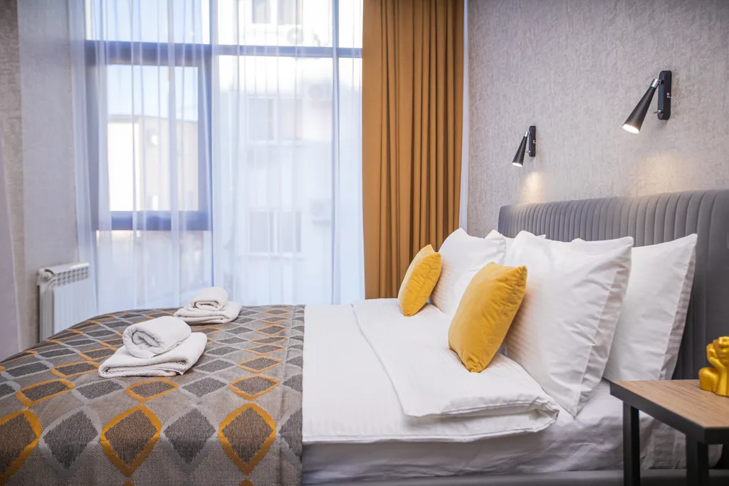 Полулюкс с панорамным застеклением и балконом для 2 гостей