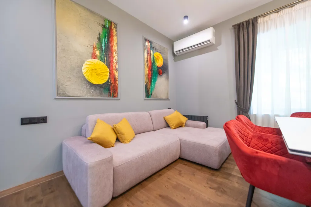 Central apartment with a swimming pool