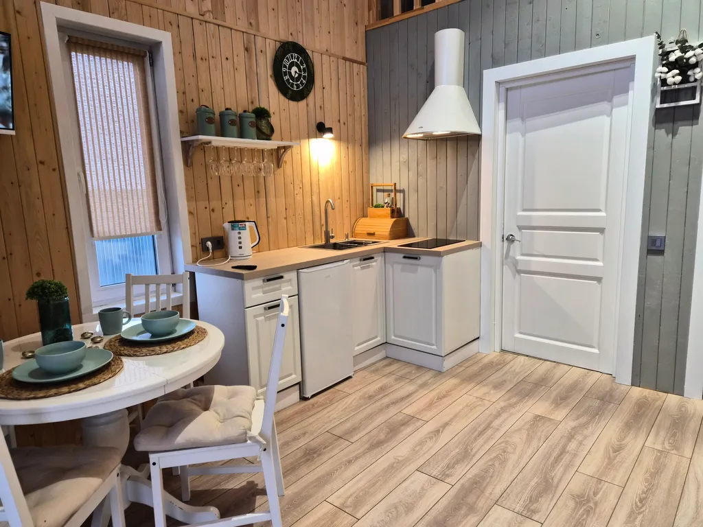 Дом на берегу леса