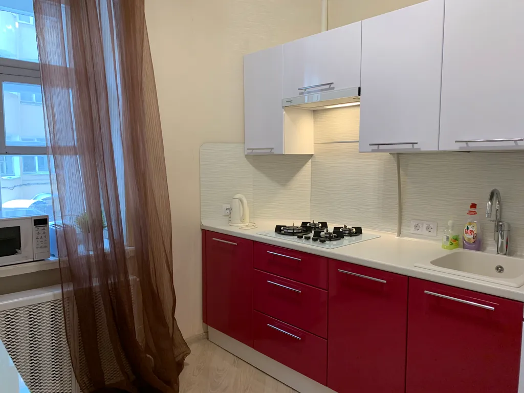 Двухкомнатная квартира у метро, парковка