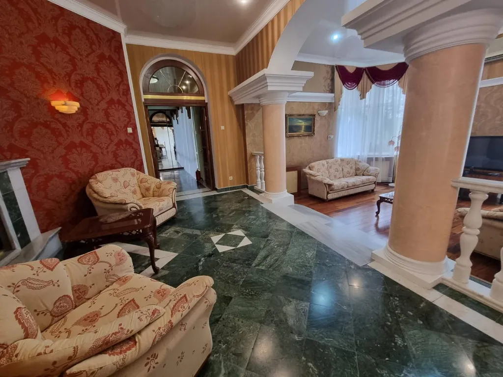 Вилла с бассейном и видом на море