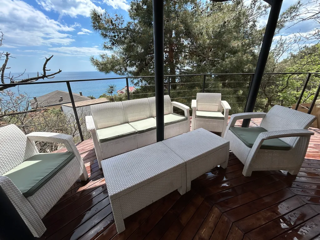 Купольный дом у моря