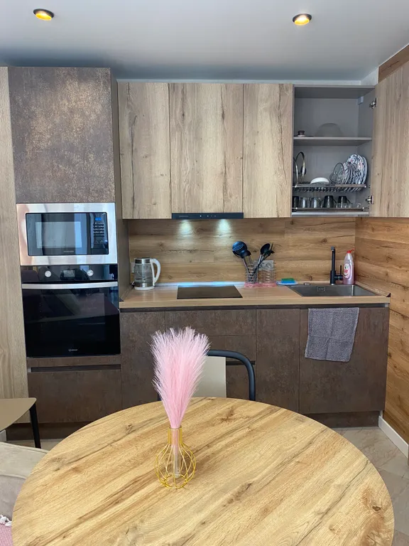 Двухкомнатные апартаменты в новостройке с витражным балконом