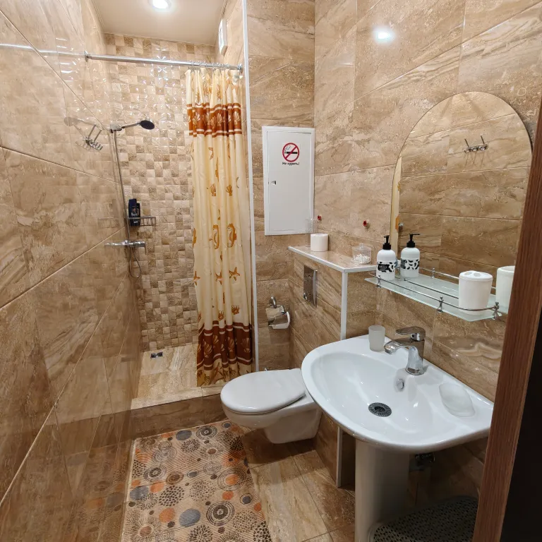 Квартира с отдельной спальней в центре курортного городка