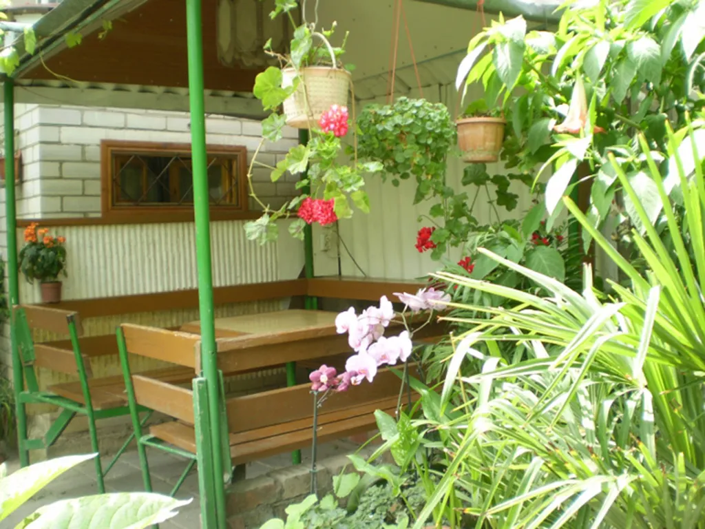 Коттедж с отдельным входом и двориком