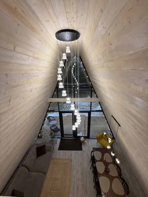 Уютный домик у леса