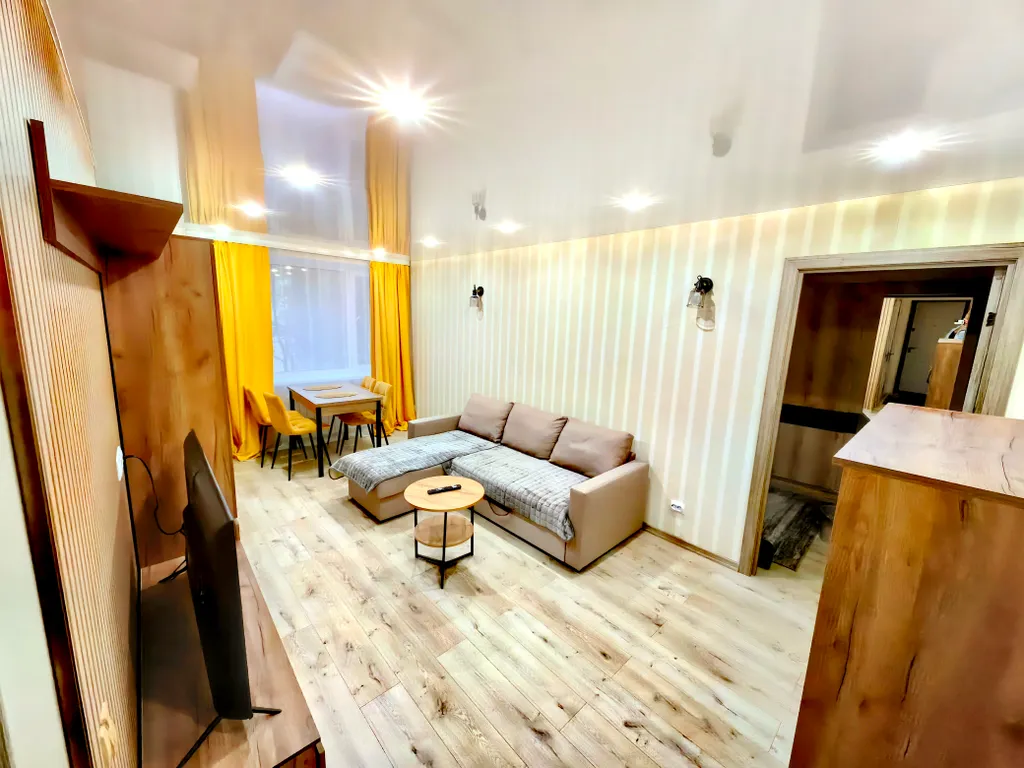 Квартира в центре города, Полярные зори