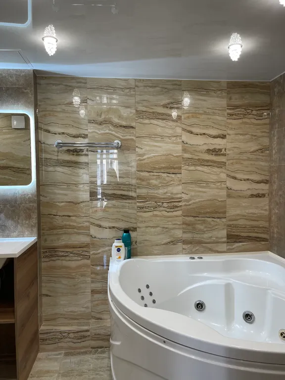 Шикарная квартира с джакузи в центре города