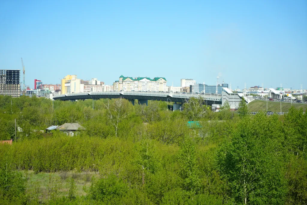 Комфортные апартаменты с видом на метромост и центр